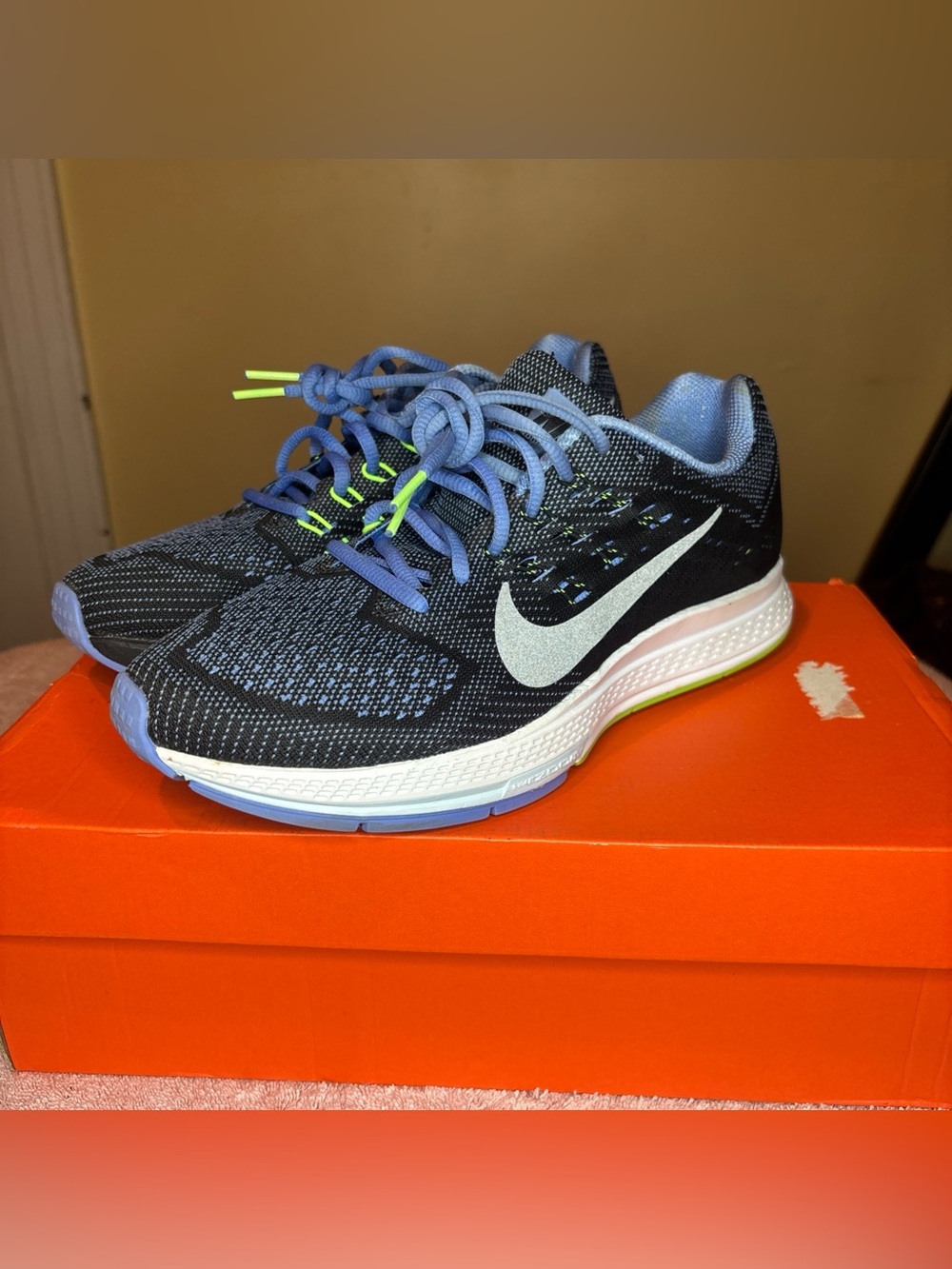Nike Zoom Structure 18 Sneakers Womens  Size 8 Blue Black Running Shoes